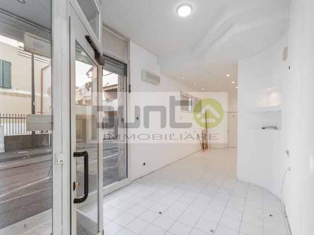 Locale Commerciale in vendita a Concorezzo, Monza-brianza