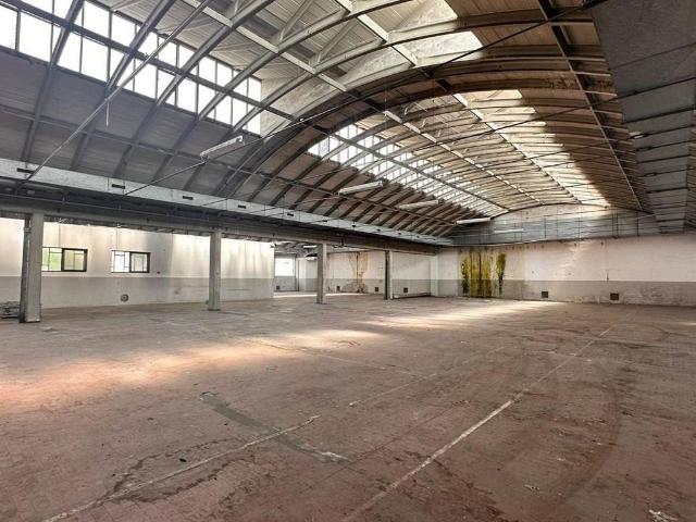 Locale Commerciale in vendita a Concorezzo, Lombardia
