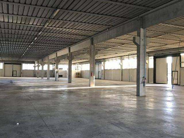 Locale Commerciale in vendita a Conegliano, Veneto
