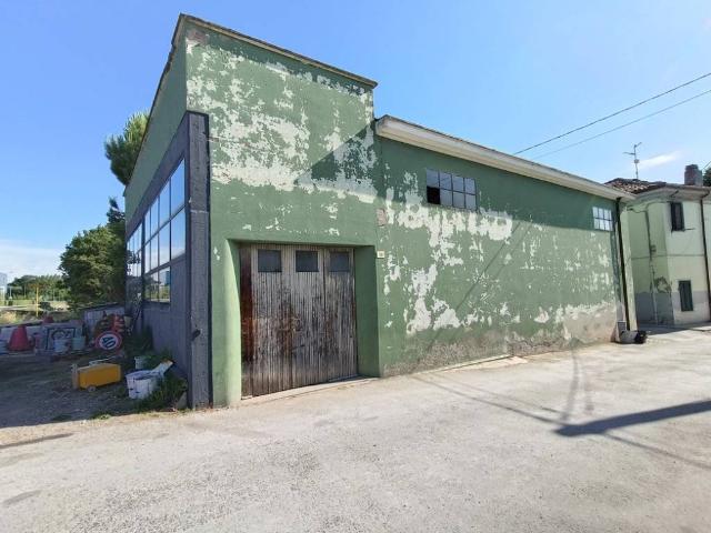 Locale Commerciale in vendita a Unione dei comuni della Bassa Romagna, Conselice