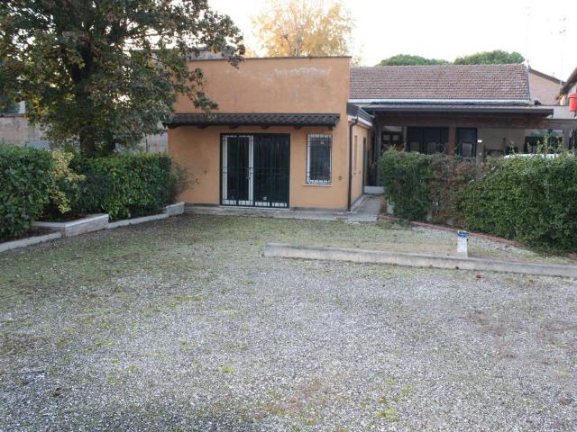 Locale Commerciale in vendita a Unione dei comuni della Bassa Romagna, Conselice