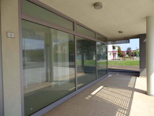 Locale Commerciale in vendita a Conselve, Veneto