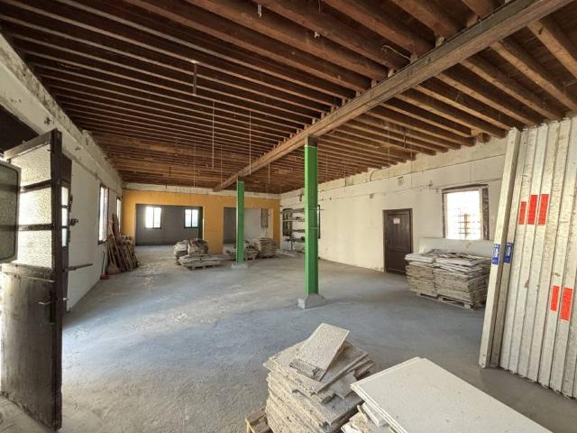 Locale Commerciale in vendita a Conselve, Veneto