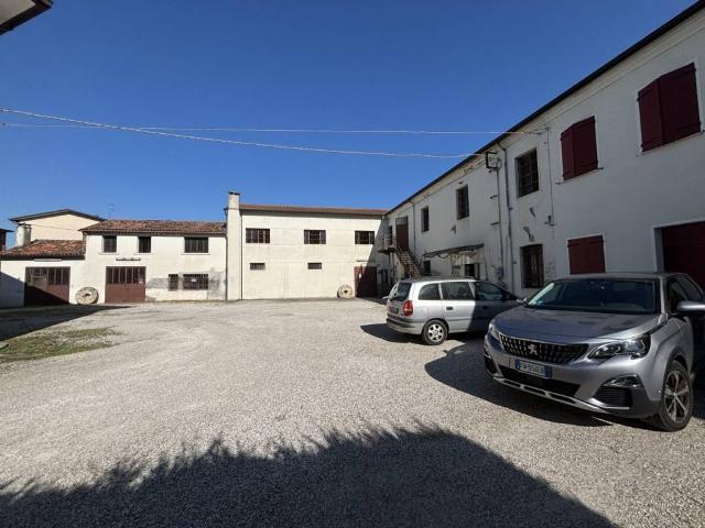 Locale Commerciale in vendita a Conselve, Veneto