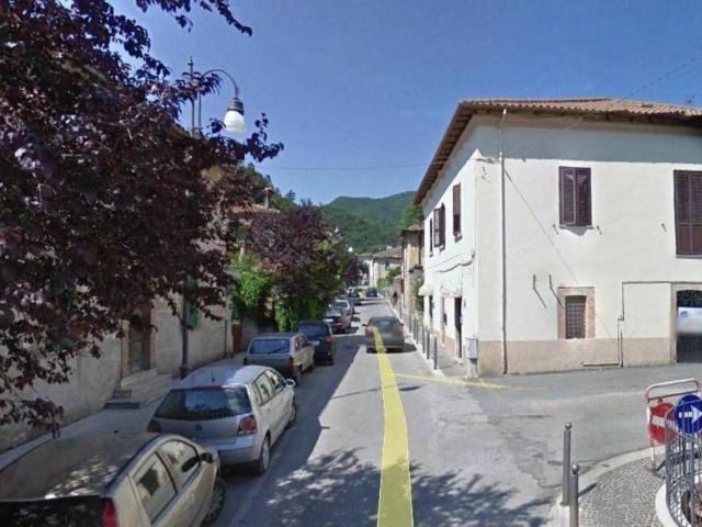 Locale Commerciale in vendita a Contigliano, Lazio