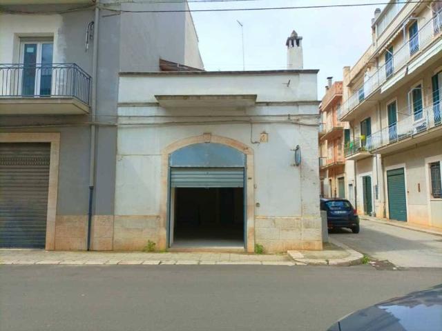 Locale Commerciale in vendita a Contrada Casopietro, Puglia