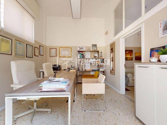 Locale Commerciale in vendita a Conversano, Bari