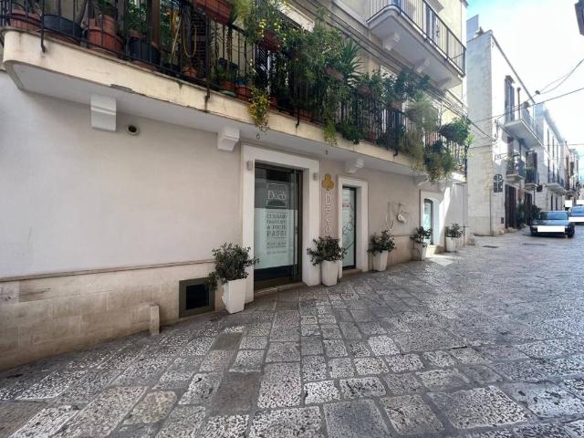 Locale Commerciale in vendita a Puglia, Bari