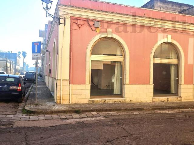 Locale Commerciale in vendita a Puglia, Lecce