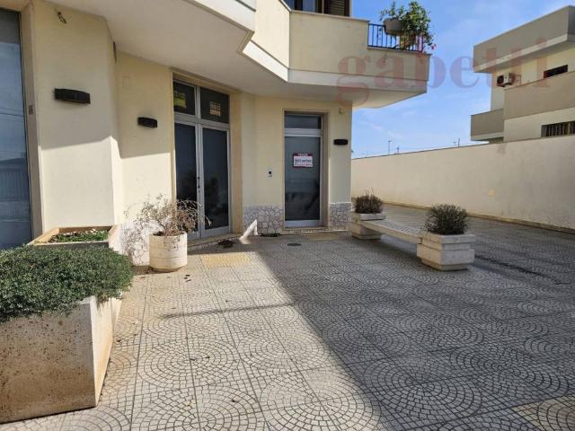 Locale Commerciale in vendita a Puglia, Lecce