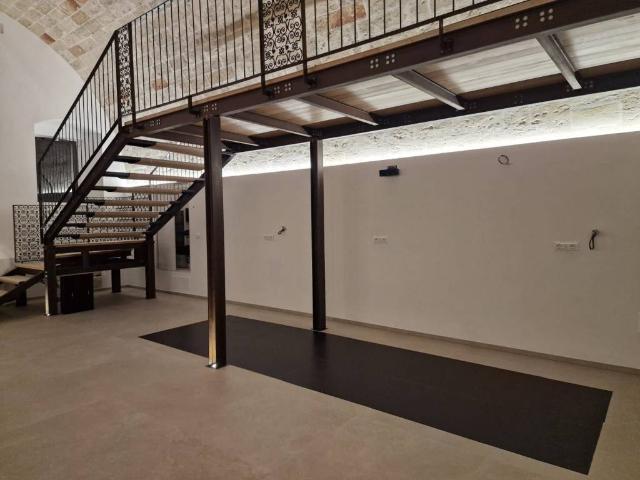 Locale Commerciale in vendita a Puglia, Lecce