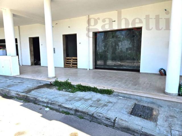 Locale Commerciale in vendita a Puglia, Lecce