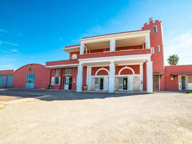 Locale Commerciale in vendita a Puglia, Lecce