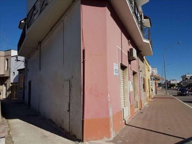 Locale Commerciale in vendita a Puglia, Lecce