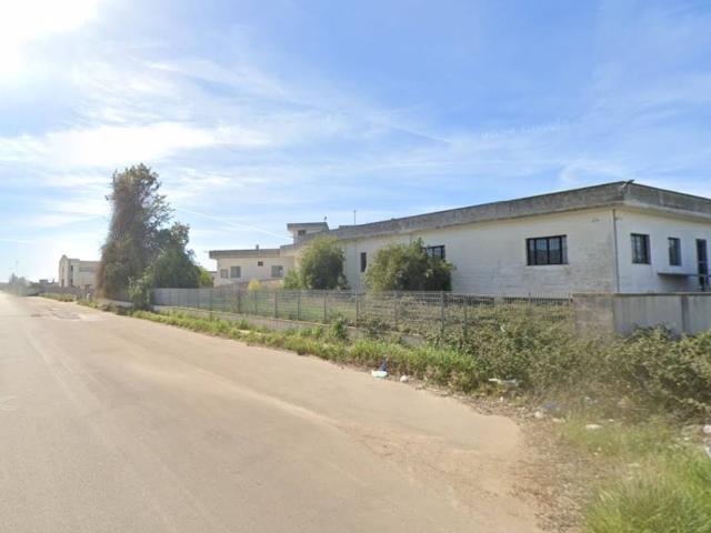 Locale Commerciale in vendita a Puglia, Lecce