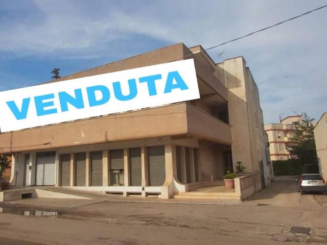 Locale Commerciale in vendita a Puglia, Lecce