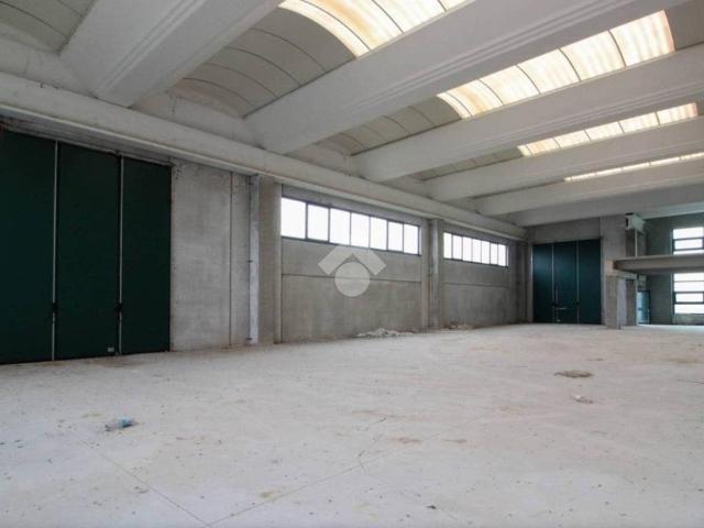 Locale Commerciale in vendita a Copiano, Lombardia