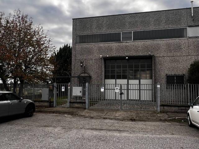 Locale Commerciale in vendita a Copiano, Lombardia