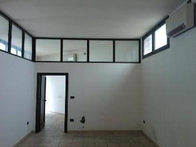 Locale Commerciale in vendita a Unione Terre e Fiumi, Copparo