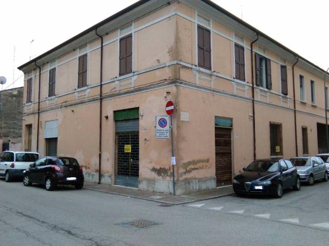 Locale Commerciale in vendita a Unione Terre e Fiumi, Copparo