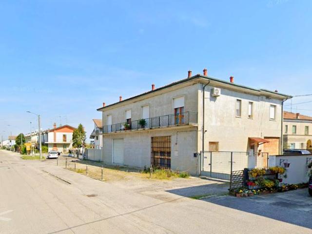 Locale Commerciale in vendita a Unione Terre e Fiumi, Copparo