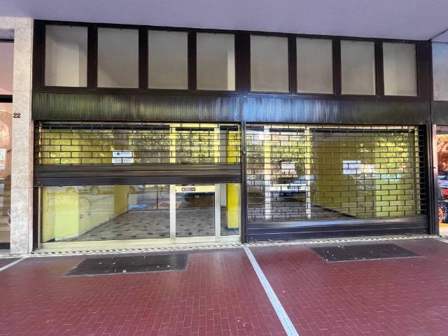 Locale Commerciale in vendita a Unione Terre e Fiumi, Copparo