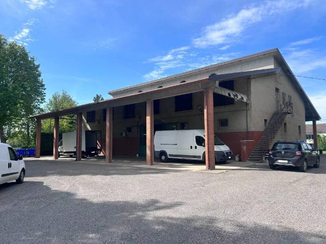 Locale Commerciale in vendita a Unione Terre e Fiumi, Copparo