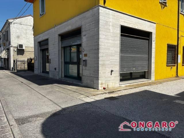 Locale Commerciale in vendita a Unione Terre e Fiumi, Copparo