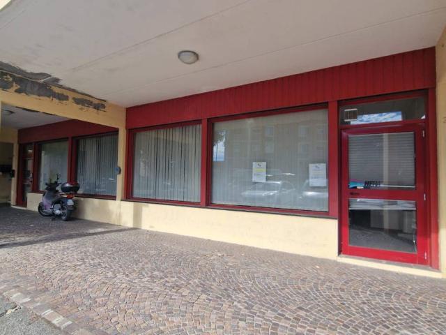 Locale Commerciale in vendita a Unione Terre e Fiumi, Copparo
