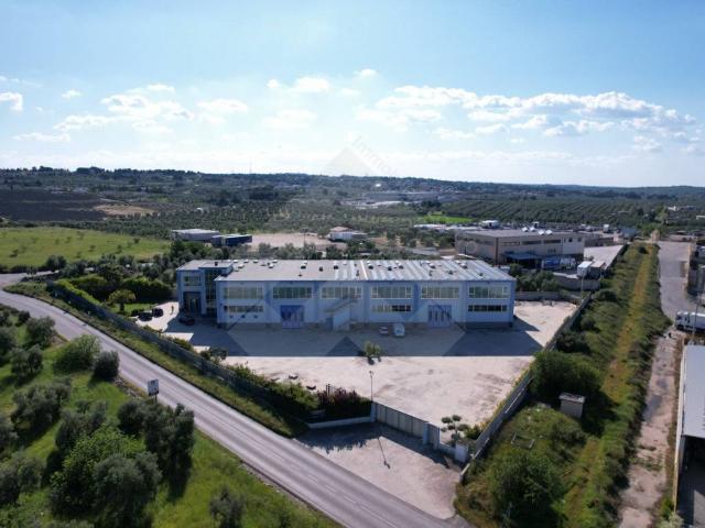 Locale Commerciale in vendita a Puglia, Bari