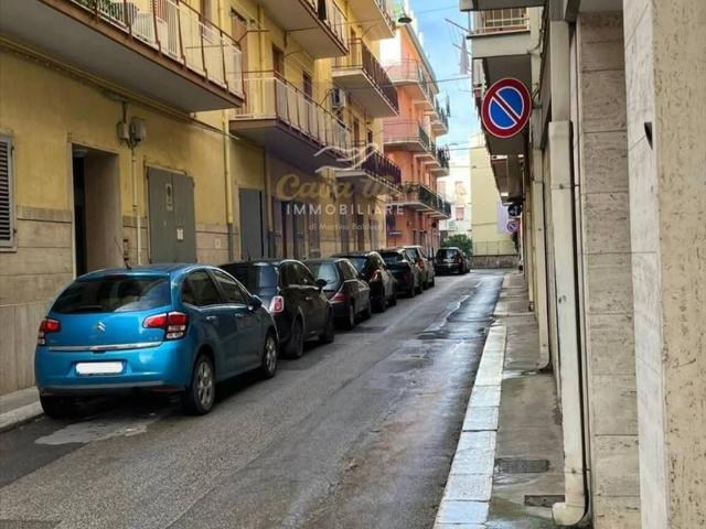 Locale Commerciale in vendita a Puglia, Bari