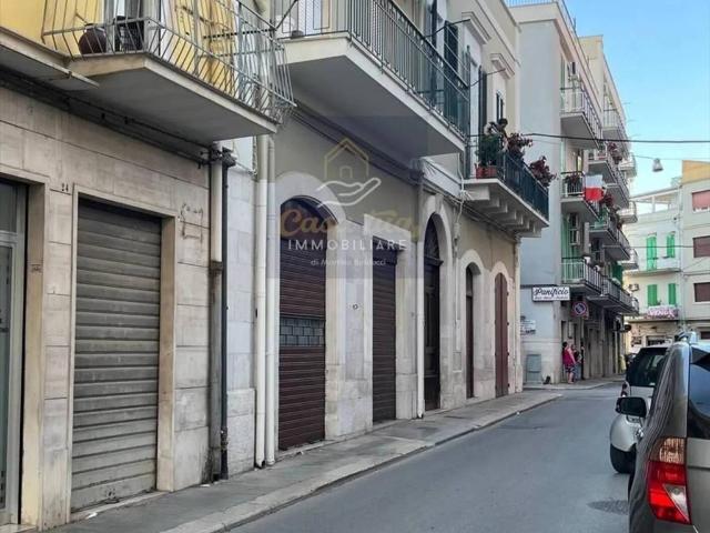 Locale Commerciale in vendita a Puglia, Bari