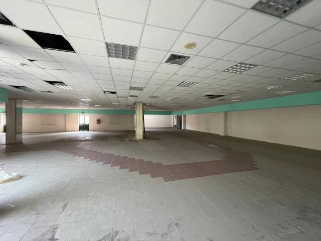 Locale Commerciale in vendita a Corbetta, Lombardia