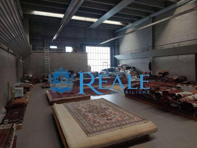 Locale Commerciale in vendita a Corbetta, Lombardia