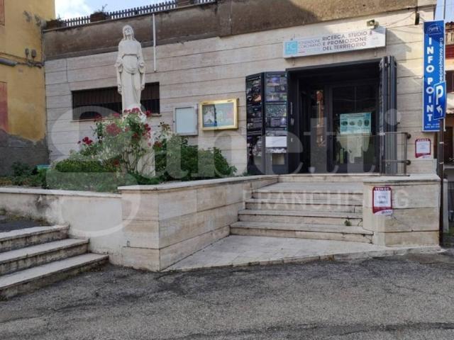 Locale Commerciale in vendita a Corchiano, Lazio