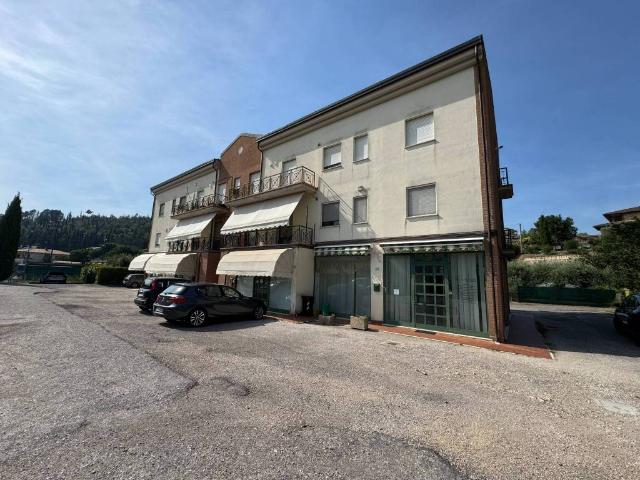 Locale Commerciale in vendita a Corciano, Umbria