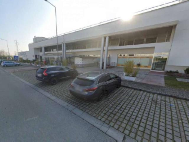 Locale Commerciale in vendita a Cordenons, Friuli-Venezia Giulia