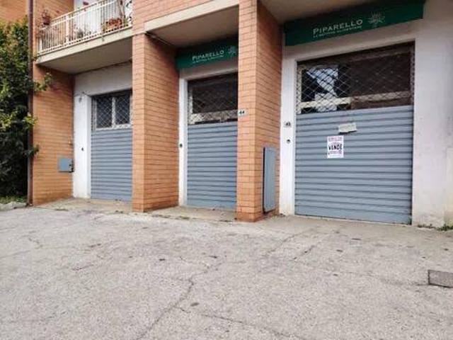 Locale Commerciale in vendita a Cori, Latina