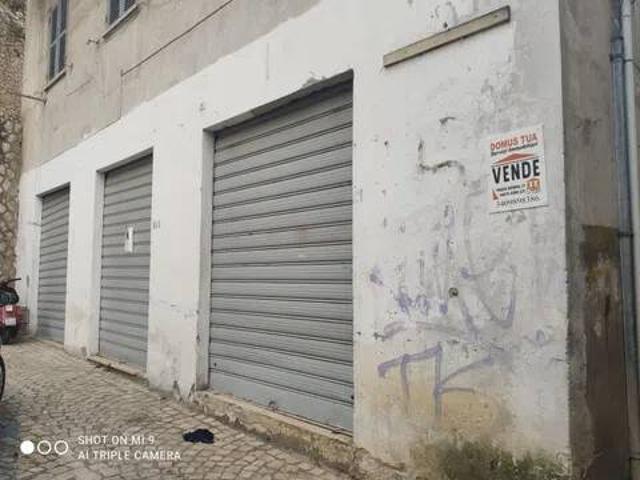 Locale Commerciale in vendita a Cori, Latina