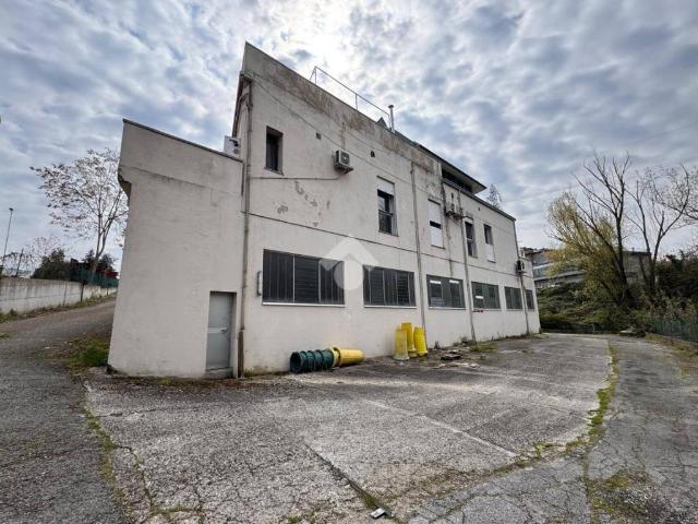 Locale Commerciale in vendita a Cerasolo Ausa, Coriano