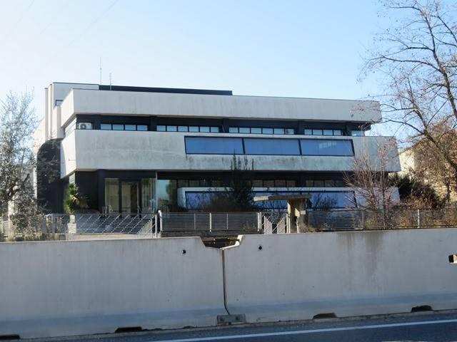 Locale Commerciale in vendita a Cerasolo Ausa, Coriano