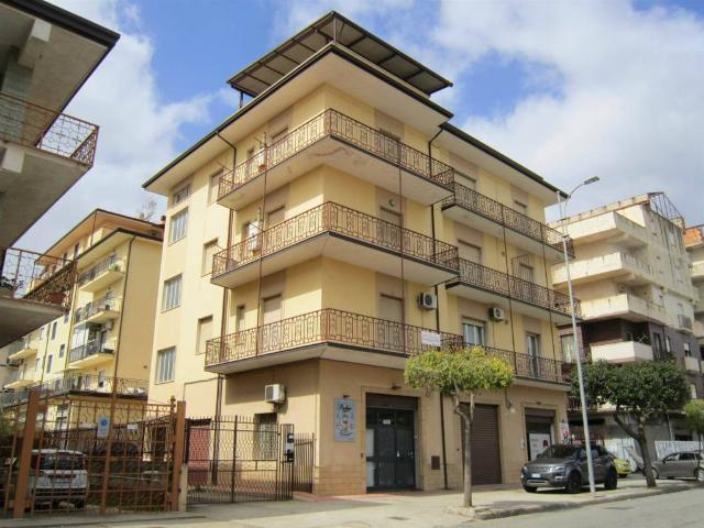 Locale Commerciale in vendita a Corigliano-Rossano, Calabria