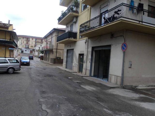 Locale Commerciale in vendita a Corigliano-Rossano, Calabria
