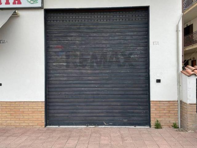 Locale Commerciale in vendita a Corigliano-Rossano, Calabria