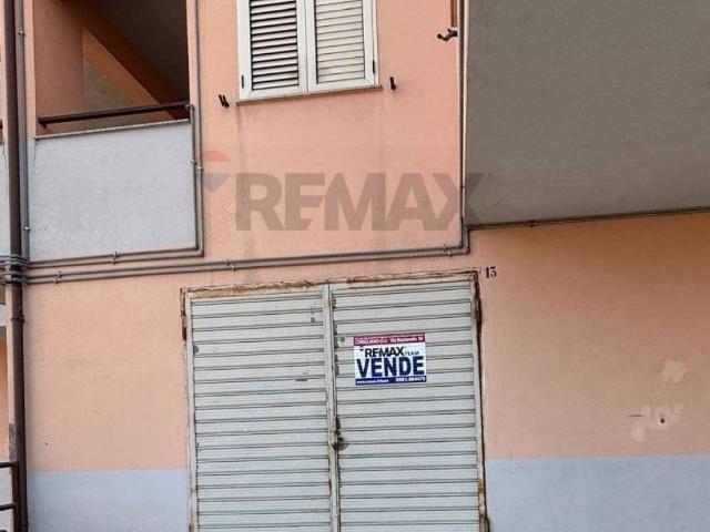 Locale Commerciale in vendita a Corigliano-Rossano, Calabria