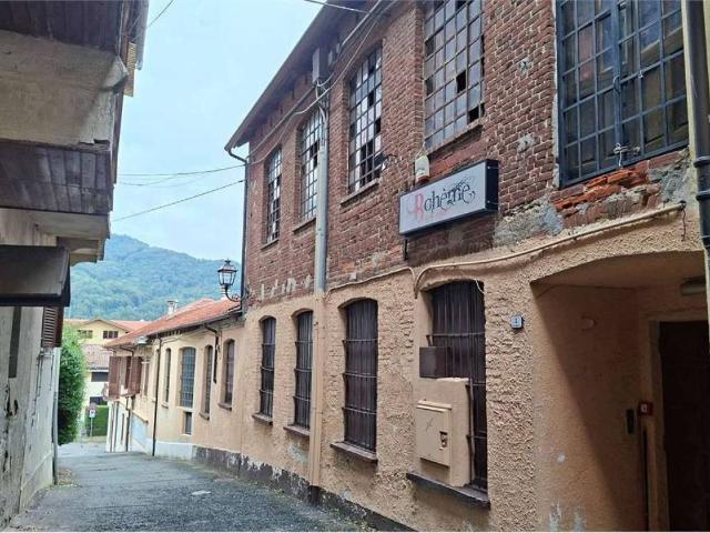 Locale Commerciale in vendita a Case Mut, Corio