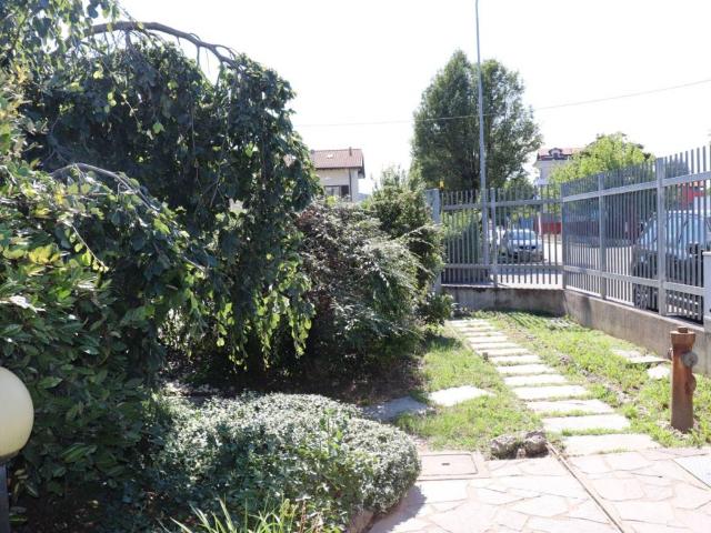 Locale Commerciale in vendita a Zona Omogenea Milano Nord, Cormano