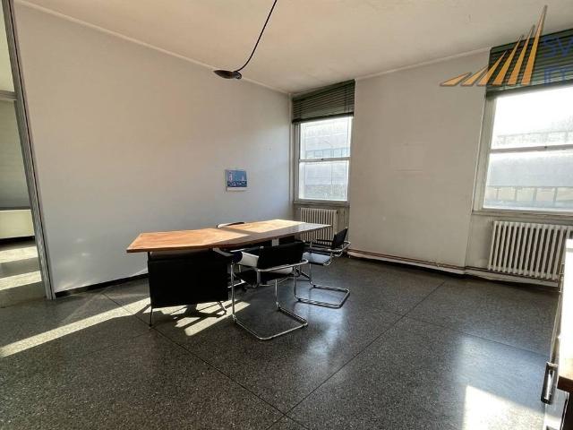 Locale Commerciale in vendita a Zona Omogenea Milano Nord, Cormano