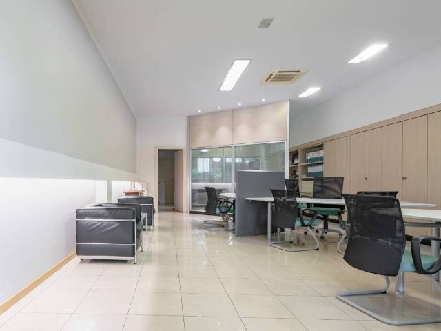 Locale Commerciale in vendita a Zona Omogenea Milano Nord, Cormano