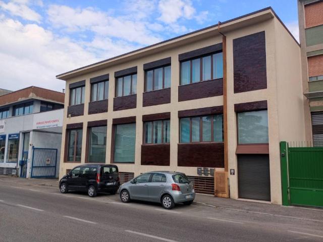 Locale Commerciale in vendita a Zona Omogenea Milano Nord, Cormano